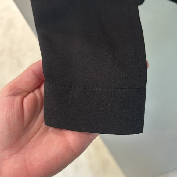 Aritzia T. Babaton 100% Silk Black Blouse, Size XXS - Picture 4 of 11